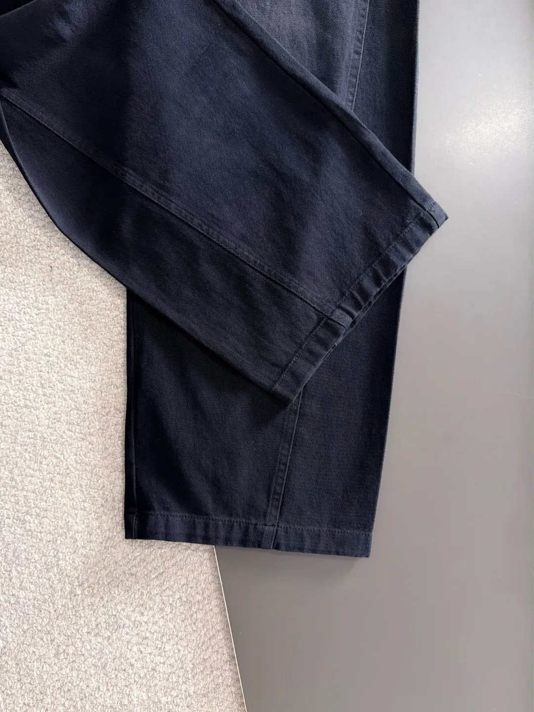 Next day shipment P195 Balenciaga High Quality 2026 Autumn and Winter New Arrival elastic band casual pants, counter-customized fabrics, Breathable, high comfort, impeccable details, brand element design concept, reflecting high quality. It feels delicate and soft! It presents a casual cut and the upper body shape is great! Sizes:S-3XL